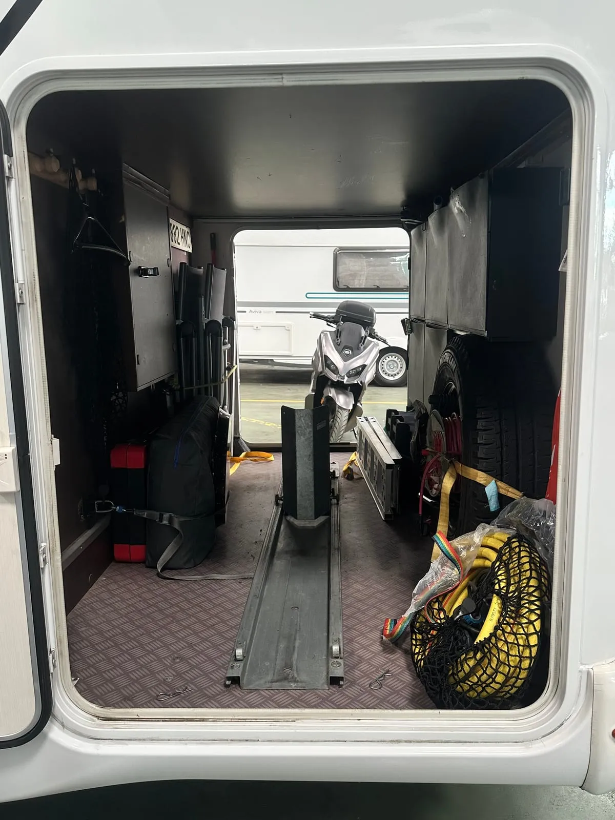 Garaje portamotos con rampa — foto 4 de 4